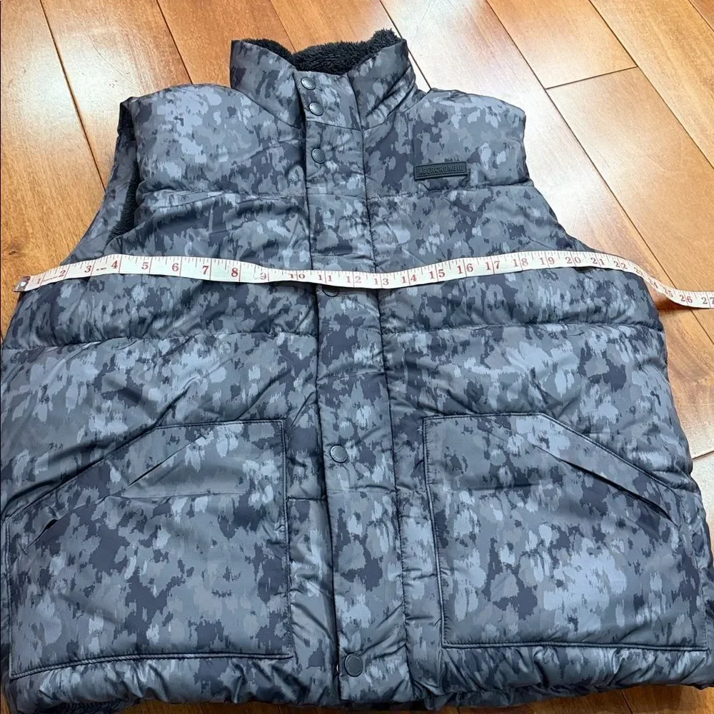 NWT Abercrombie Kids Gray Camo Puffer‎ Fleece Lined Vest Jacket Size 17/18